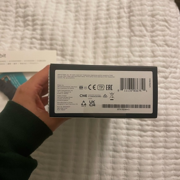 Fit bit versa 2 - Picture 3 of 5